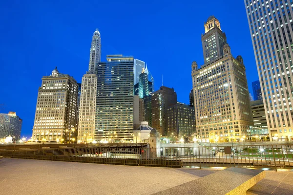 Здания Уэкер Драйв Берегу Реки Чикаго Чикаго Иллинойс Сша — стоковое фото