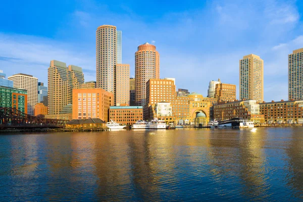 Οικονομική Περιοχή Στον Ορίζοντα Και Λιμάνι Στο Ξημέρωμα Βοστώνη Μασαχουσέτη — Φωτογραφία Αρχείου