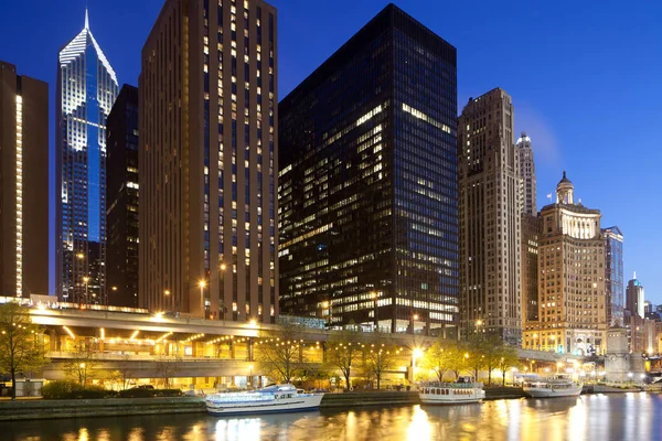 Здания Берегу Реки Чикаго Чикаго Иллинойс Сша — стоковое фото