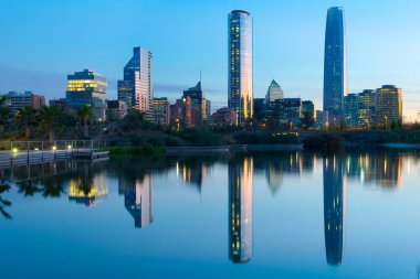 Las Condes bölgesindeki binaların silueti, Santiago de Chile