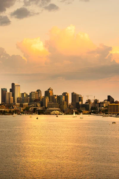 Göl Birliği ve Downtown Seattle, Washington State, ABD