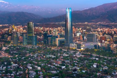 Santiago de Chile Costanera Merkezi gökdelen ile panoramik