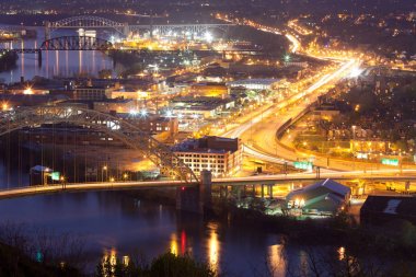 Chateau mahalle depolar ve Ohio Nehri üzerinde Pittsburgh, Pennsylvania, ABD arasında köprü görevi gören