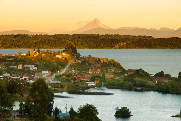Вид Небольшой Городок Пуэрто Октай Берегу Озера Льянкуэуэ Юге Чили — стоковое фото