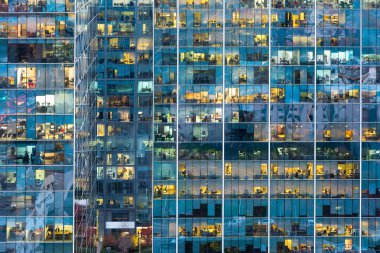 Santiago de Chile 'deki bir ofis binasının cephesi