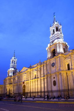 Arequipa, Peru - 5 Ocak 2010: Katedralin ana meydandaki görüntüsü, Plaza de Armas