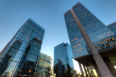 Rosario Norte Caddesi, Las Condes, Santiago de Chile 'deki Nueva Las Condes olarak bilinen finans bölgesinde ofis binaları