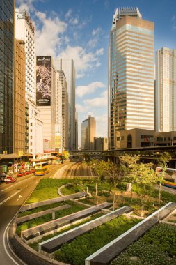 Hong Kong, Çin - 15 Kasım 2008: Chung Wan 'daki Connaught Yolu' ndaki binaların silueti).