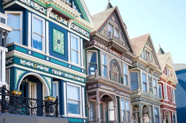 San Francisco, California, ABD - 18 Mart 2012: Haight-Ashbury Mahallesi 'ndeki geleneksel Victorian tarzı evlerin ayrıntıları.