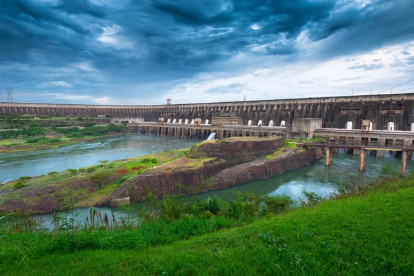 Frontera Brasil Paraguay América Del Sur Presa Hidroeléctrica Itaipú Río — Foto de Stock