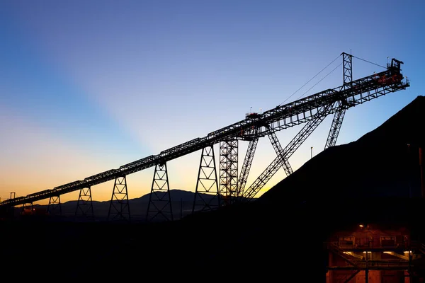 Sunrise Silhouetted Stockpile Conveyor Belt Copper Mine Atacama Desert Chile — Stock Photo, Image