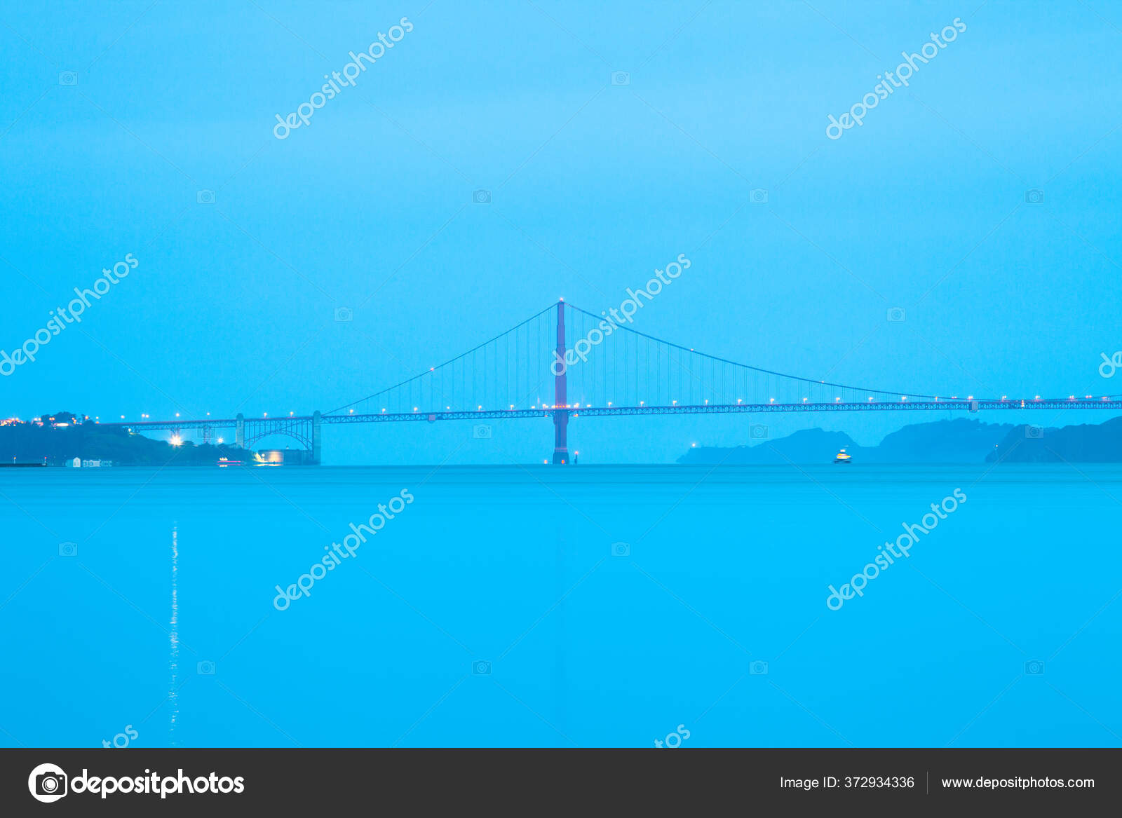 Side View Golden Gate Bridge Blue Dawn San Francisco California — Stock