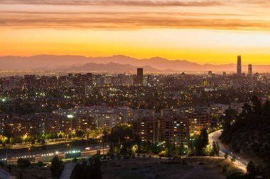 Santiago de Chile zengin Las Condes ve Vitacura İlçe ile panoramik