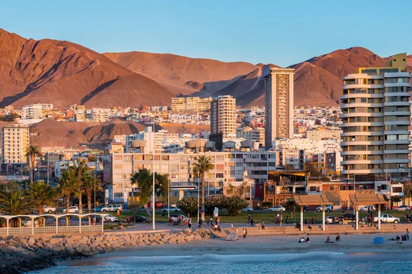 Antofagasta Region Antofagasta Χιλή Ουρανοξύστης Κτιρίων Και Ανθρώπων Στη Λεωφόρο — Φωτογραφία Αρχείου