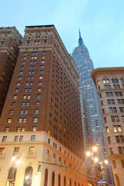 Midtown, Manhattan, New York City, New York, ABD - Greeley Meydanı 'ndan Empire State Binası.