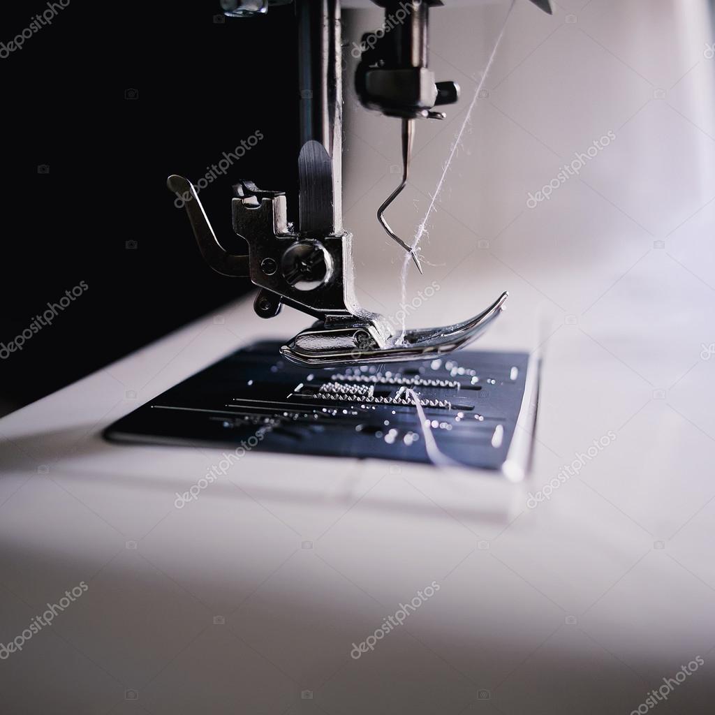 Broken needle on the sewing machine — Stock Photo © Kucheruk 128107336