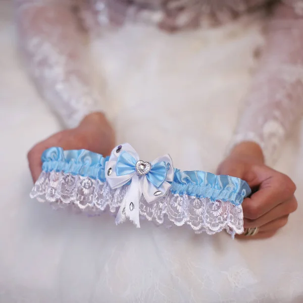 Детали свадьбы невесты - свадебное платье — стоковое фото