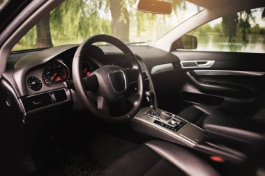 lüks modern araba iç mimarisi