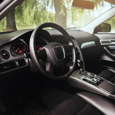 lüks modern araba iç mimarisi