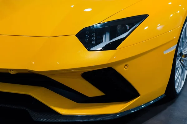 Bologna Italy Грудня 2019 Оригінальний Жовтий Lamborghini Aventador Лого Передні — стокове фото