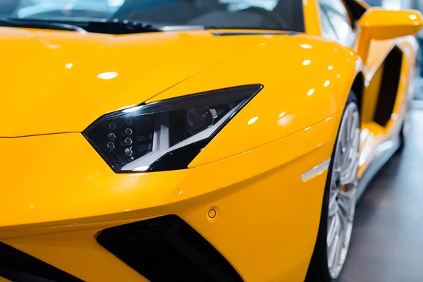 Bolonia Italia Diciembre 2019 Lamborghini Aventador Amarillo Original Logo Parrilla —  Fotos de Stock