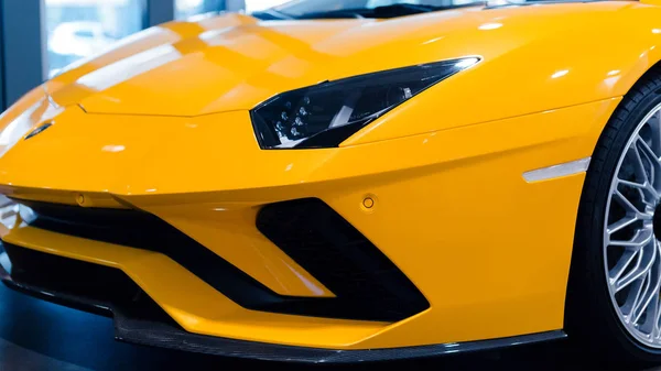 Bolonia Italia Diciembre 2019 Lamborghini Aventador Amarillo Original Logo Parrilla — Foto de Stock