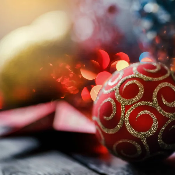 Bola Natal Vermelho Fundo Madeira — Fotografia de Stock