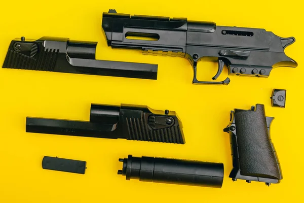 Tabancayı parçalardan monte et