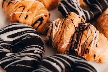 Çörek ve kruvasan.