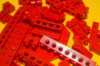 renkli oyuncak tuğla