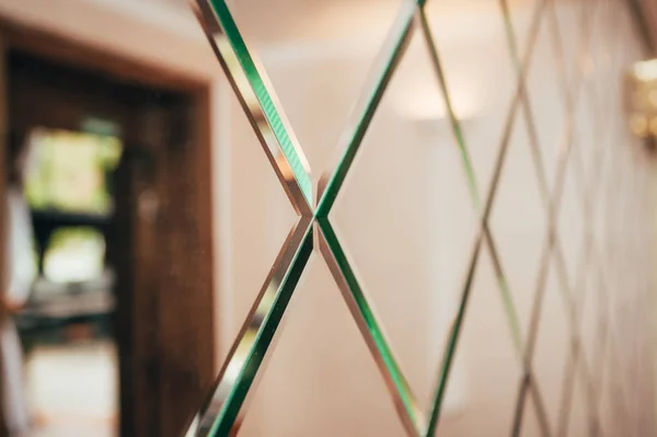 eşkenar dörtgendeki ayna 