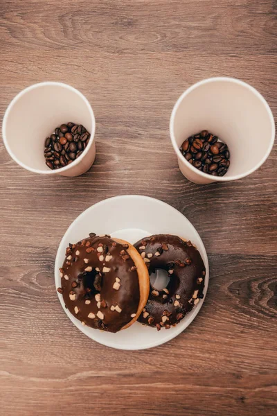 Американские и шоколадные пончики — стоковое фото