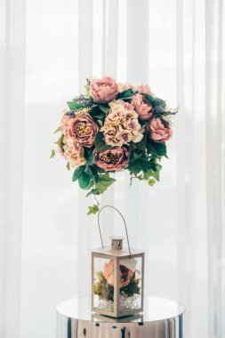 Pembe gül goncalı klasik kafes