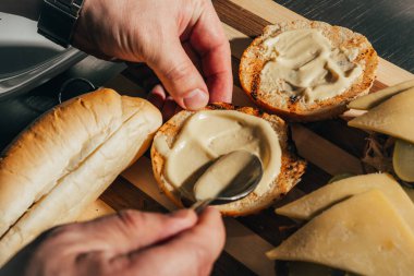 Hamburger yapan tencere.