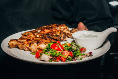 Izgara domuz pirzolası. 