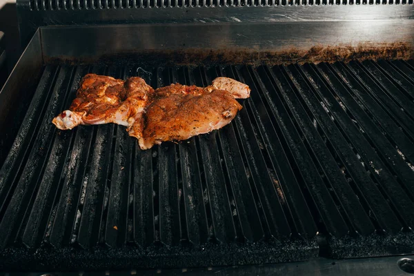 Kooksteaks op de grill — Stockfoto