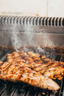 ızgarada biftek pişirmek 