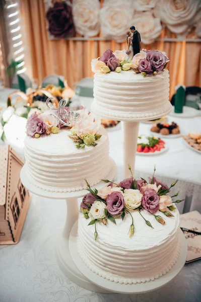 Big wedding cake — Stock Photo, Image