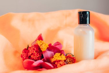 Otel banyo tüpleri.