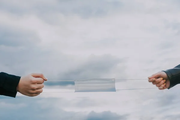 Tıbbi maske için savaş