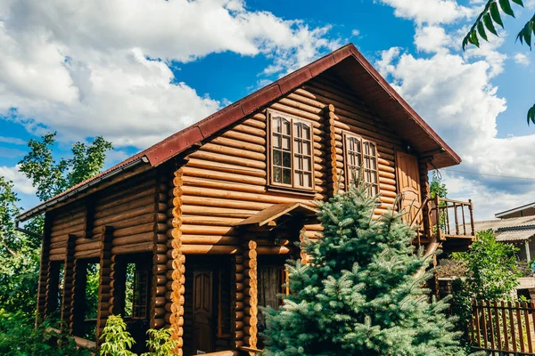 Summer wooden cottage — Stock Photo, Image