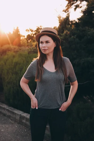 Young Stylish Woman Posing Outdoor City Having Fun Summer Sunset — Stock Photo, Image