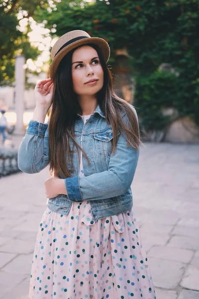 Outdoor Summer Smiling Lifestyle Portrait Pretty Young Woman Denim Jacket — Stock Photo, Image