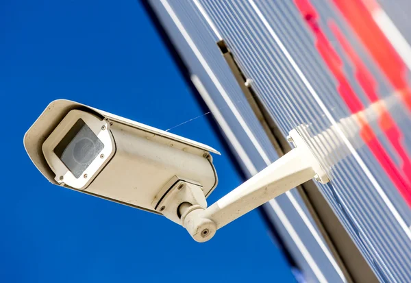 Κάμερα ασφαλείας CCTV ή σύστημα παρακολούθησης στο κτίριο γραφείων — Φωτογραφία Αρχείου