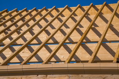 Konut inşaatı ev çerçeve mavi gökyüzü karşı