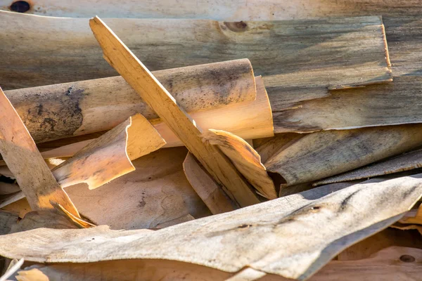 Verwerkte houtafval en houtkrullen — Stockfoto