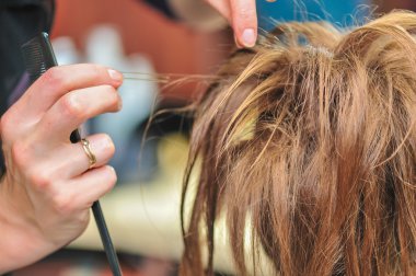 Kuaför uygulanan saç jölesi