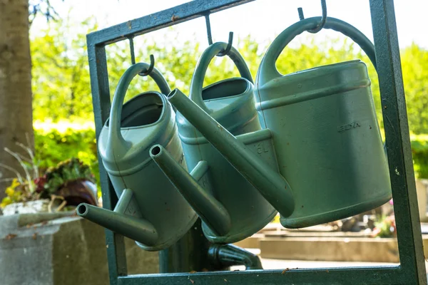Watering cans on a cemetery — Stock Photo, Image