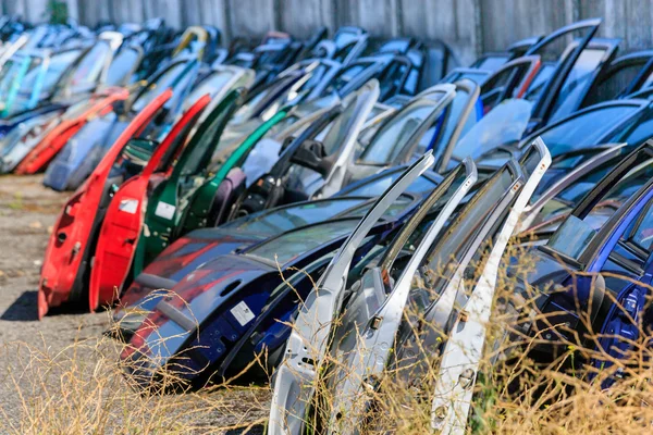 Many car doors for aftermarket. — Stock Photo, Image