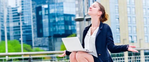 Entspannung nach einer Phase der Arbeit oder Anspannung — Stockfoto